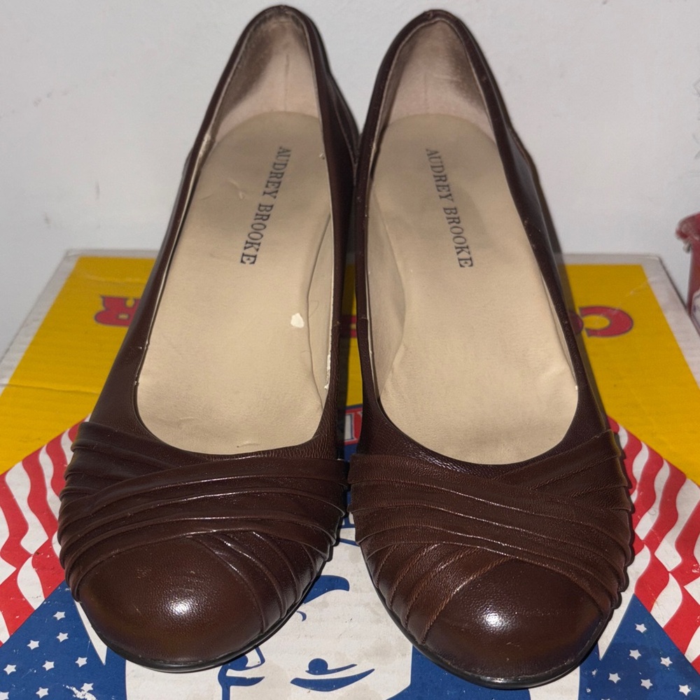 Audrey Brooke Brown Leather Women's Pumps size 7.5M - Picture 2 of 5